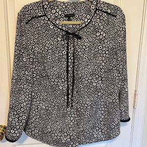 Talbots size medium Black and White Patterned Blouse